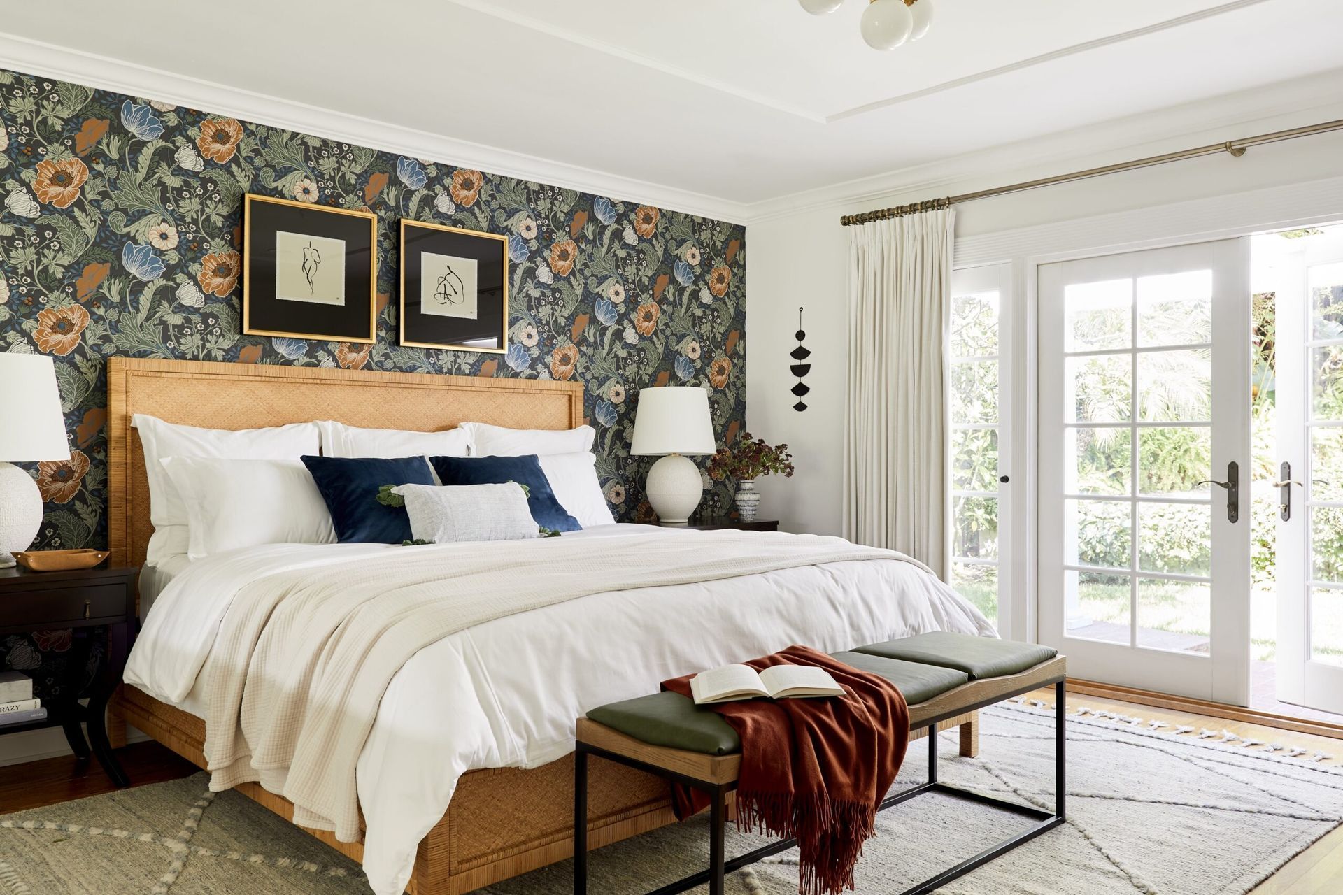 imgi311Bobby-BerkFreida-CoryTraditional-EclecticDesign5-2560x1829.jpg