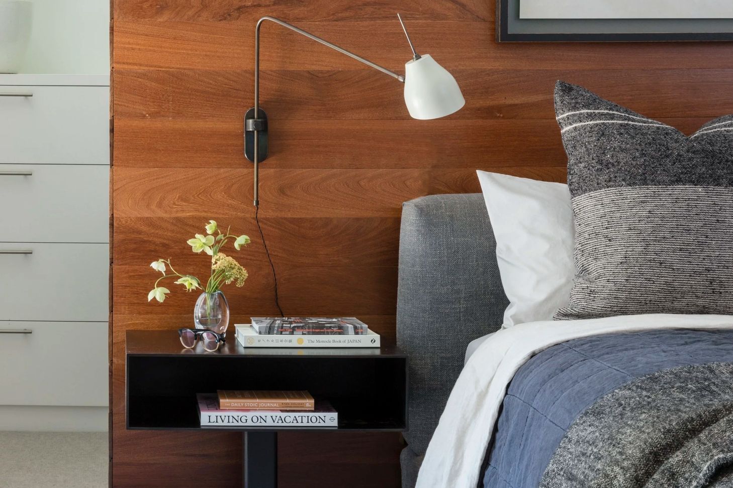 imgi57CravottaInteriors-Rabb-11-BedroomDetail.jpg