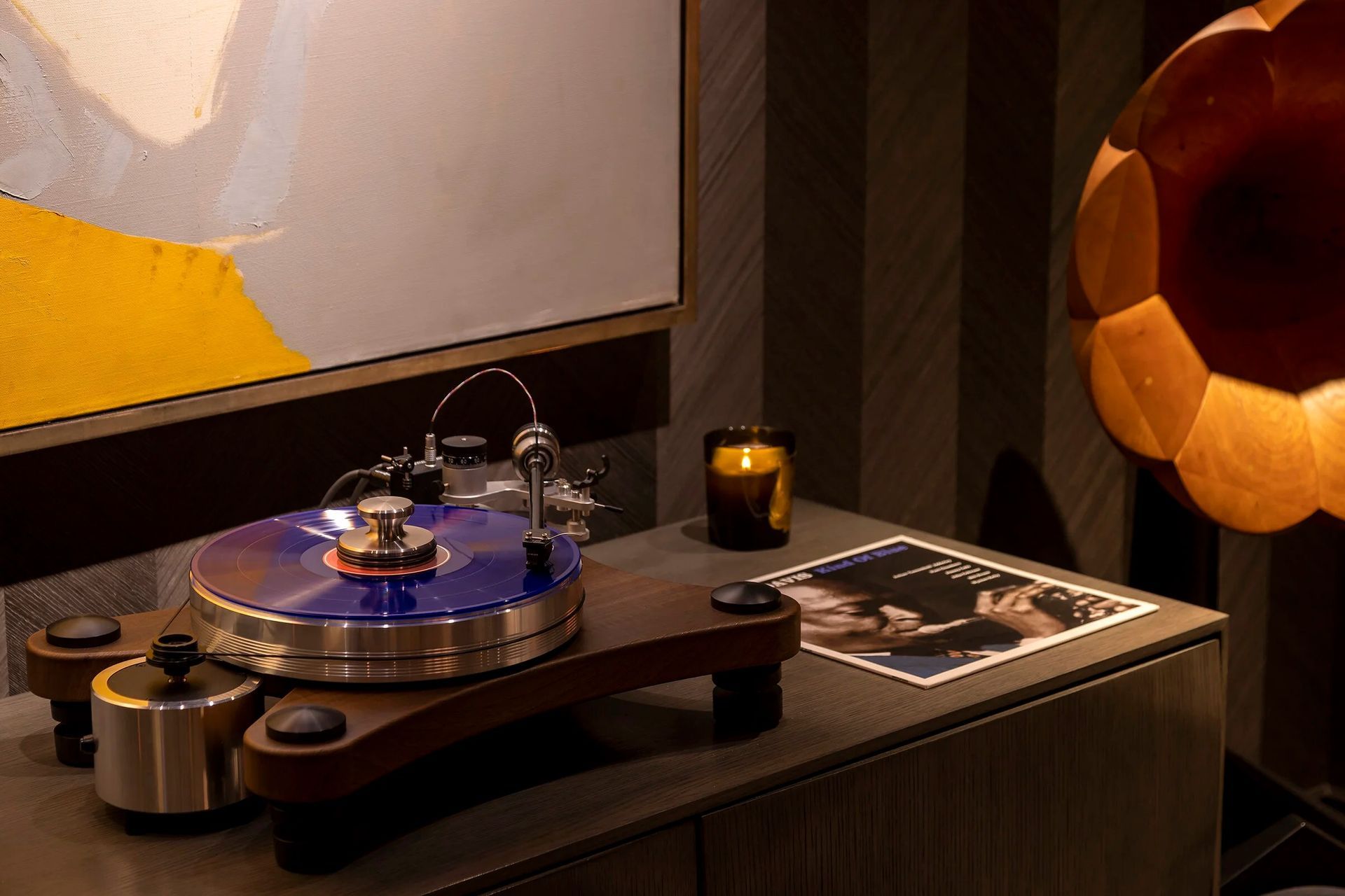 imgi59CravottaInteriorsKipsBayRecordPlayer.jpg