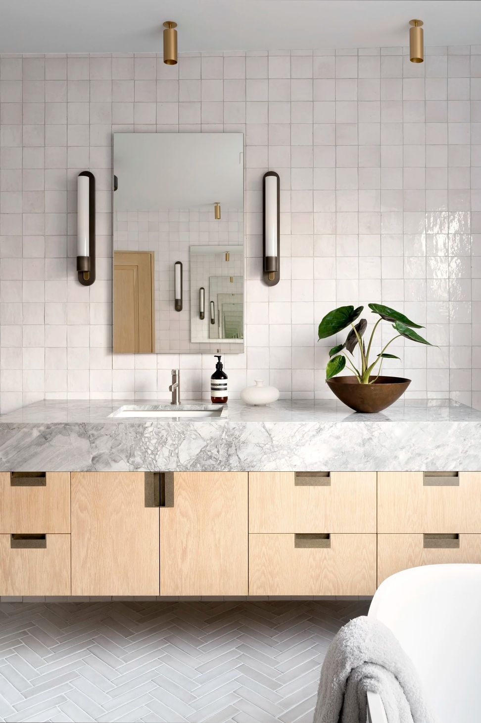 imgi70MainBath-v2.jpg