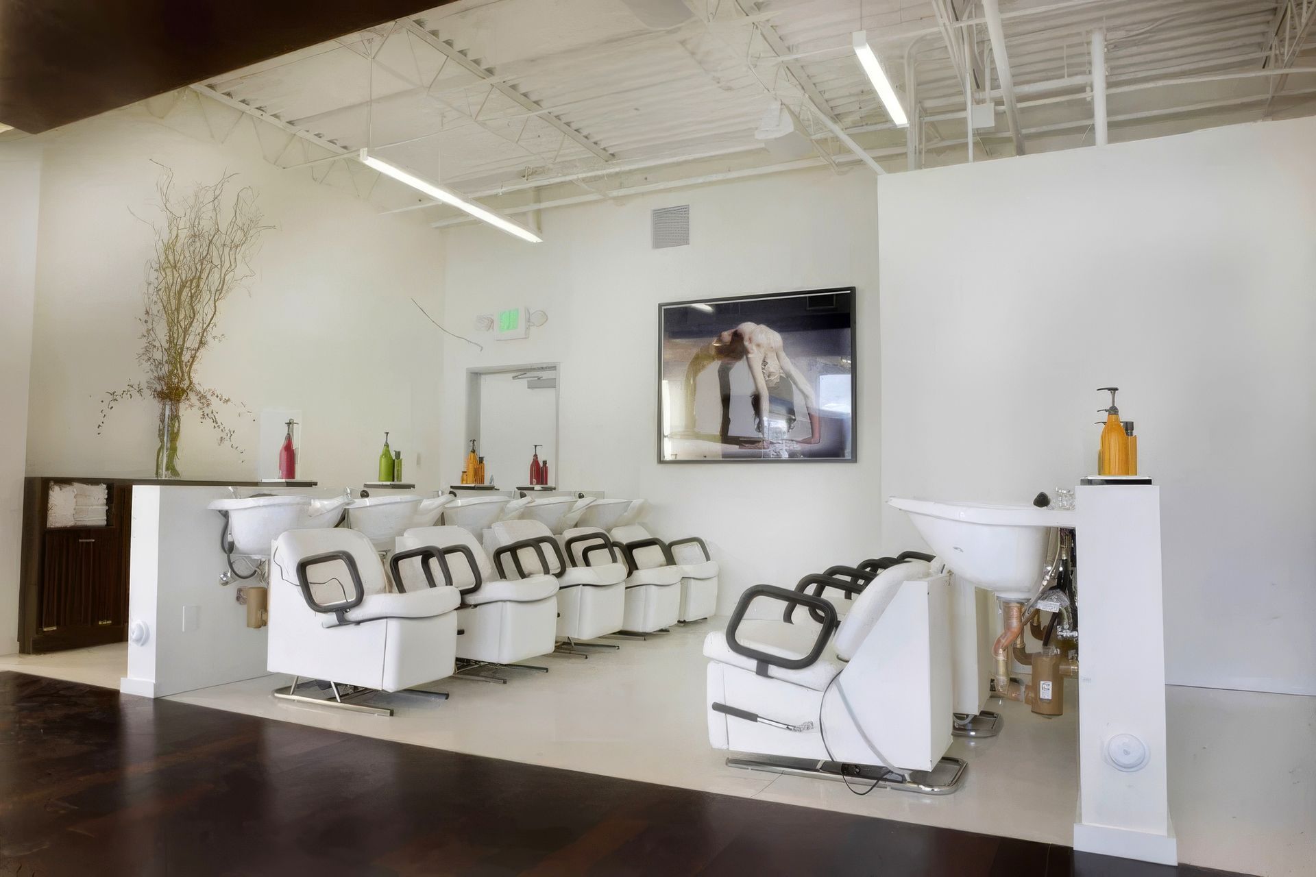 sally-hershberger-salon-15-1030x685-ap-compressed-upscaled-by-Replicate.jpg