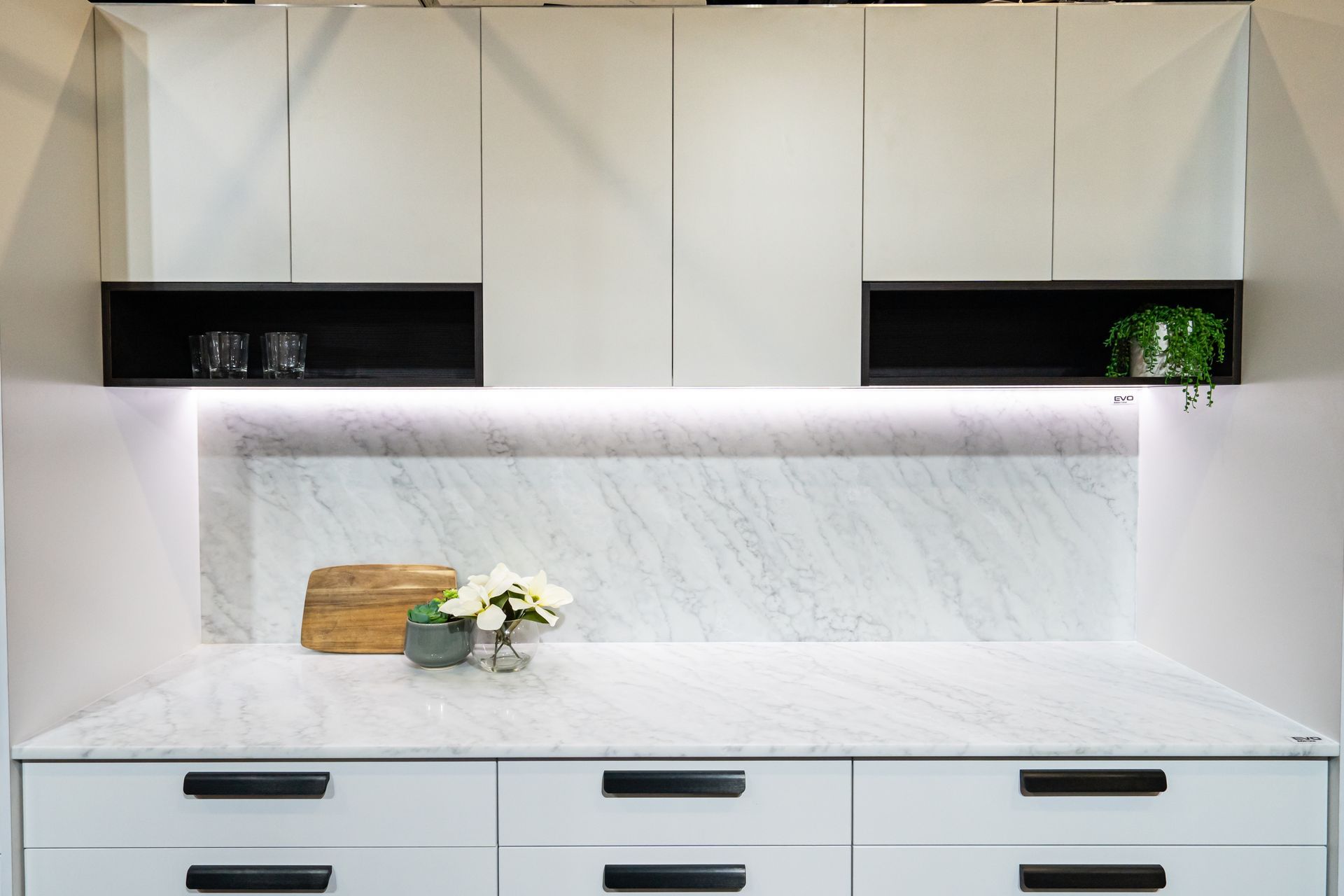 Evostone Elements in Lunar was used as the benchtop and splashback, combined with the black &amp; white colour design tied in all the elements.