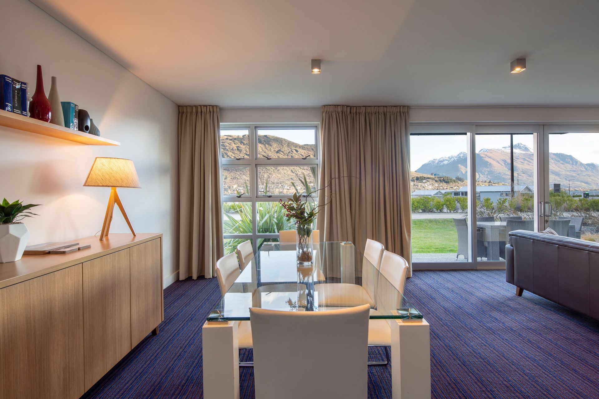 301MarinaApartments007.jpg