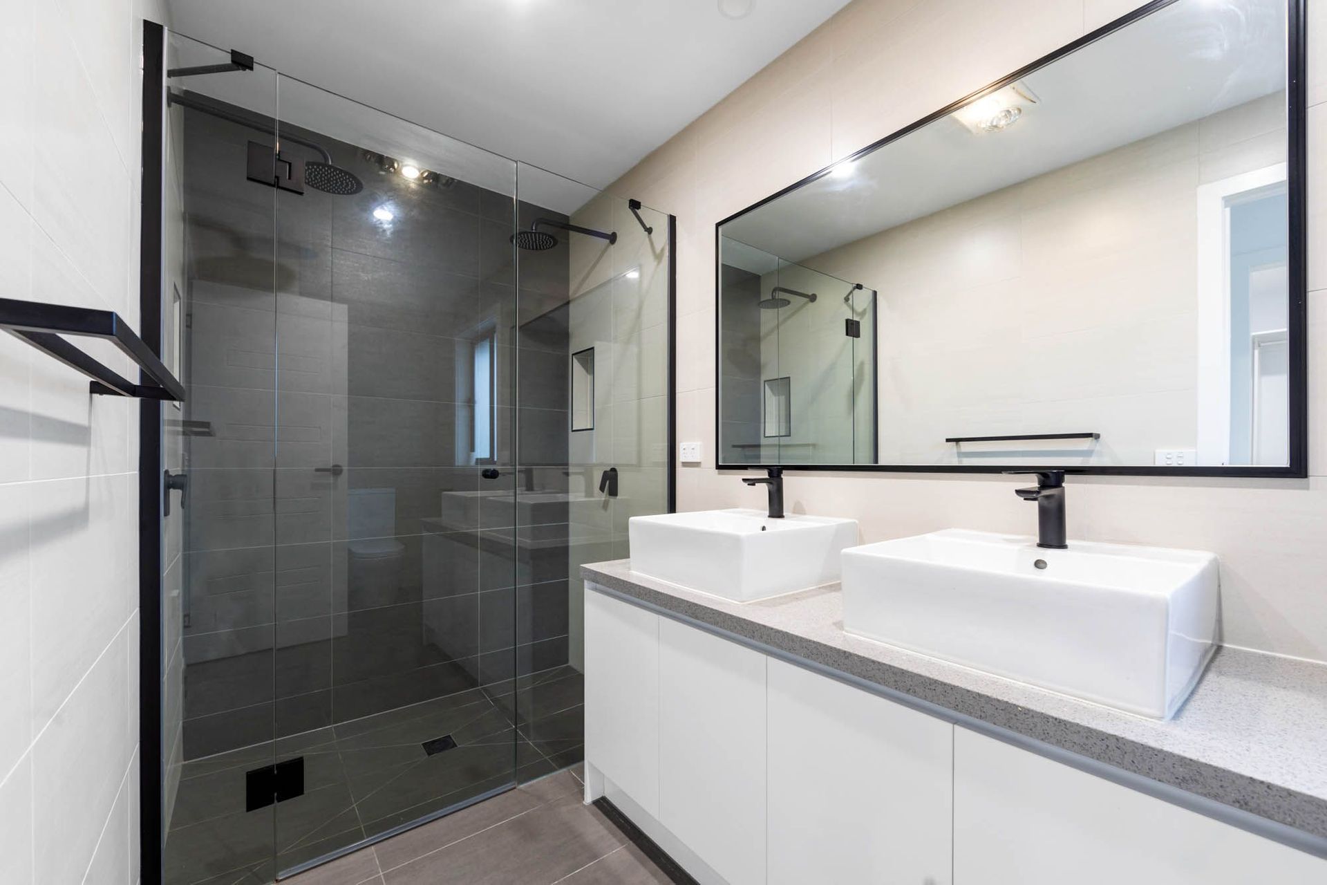 8-Ensuite.jpg