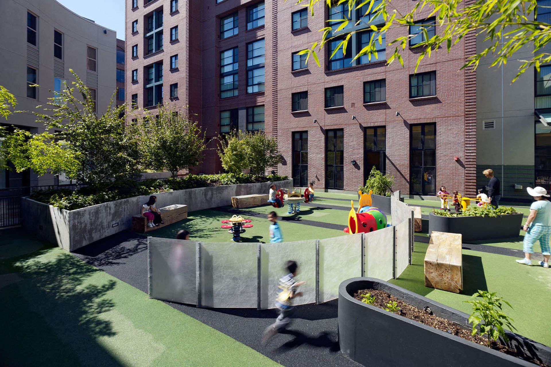 BroadwayFamilyApartments02.jpg