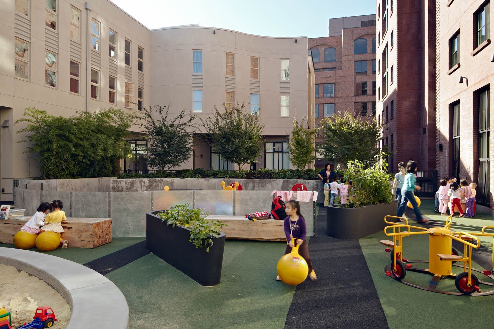 BroadwayFamilyAppartments2-v3.jpg