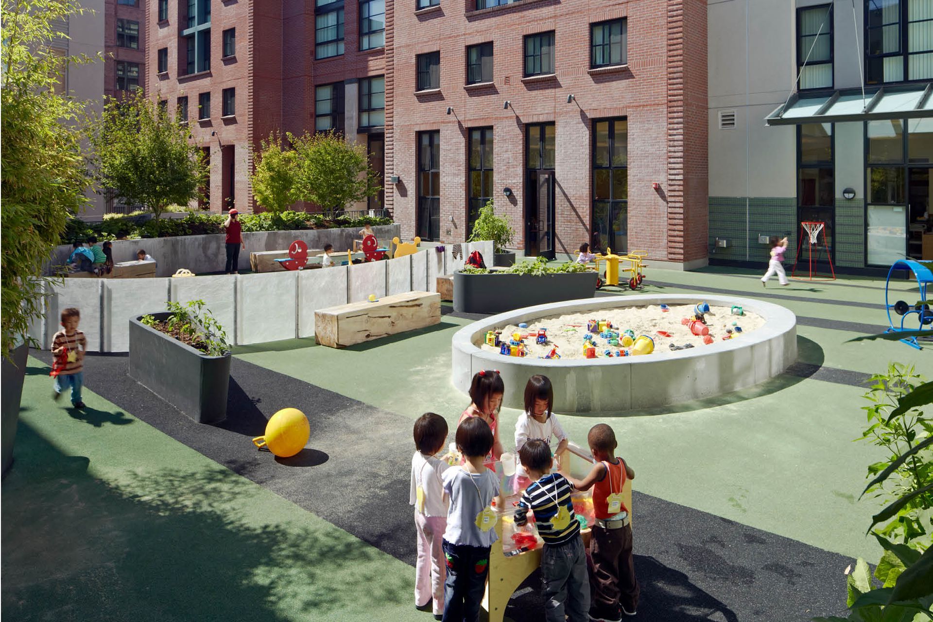 BroadwayFamilyAppartments4.jpg