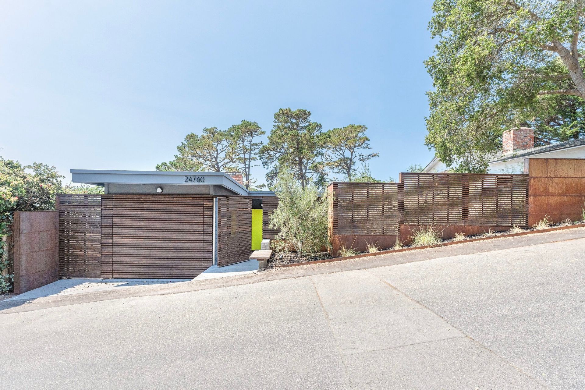 Lower-TrailCarmelZack-de-Vito-ArchitectureExterior-full-street-elevation-and-fence46Marlena-Montaney-scaled-1.jpg