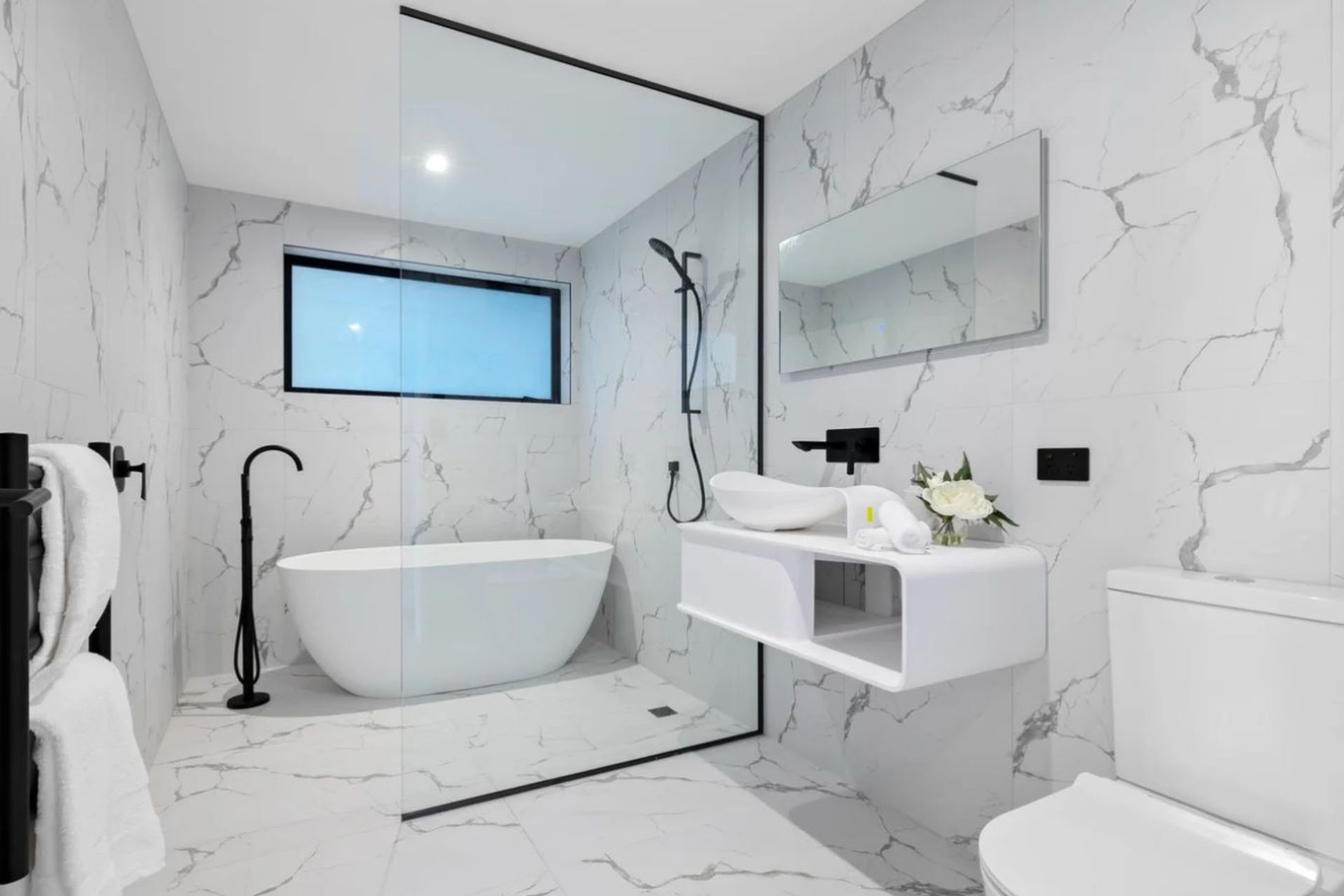 MAIN-BATHROOM.jpg
