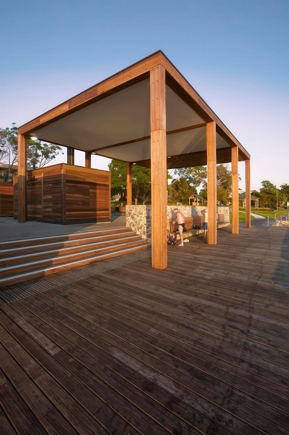 05-Matt-Day-Architect-Matt-Day-Regatta-Foreshore-Toronto-Amenities-Exterior-Timber-2.jpeg