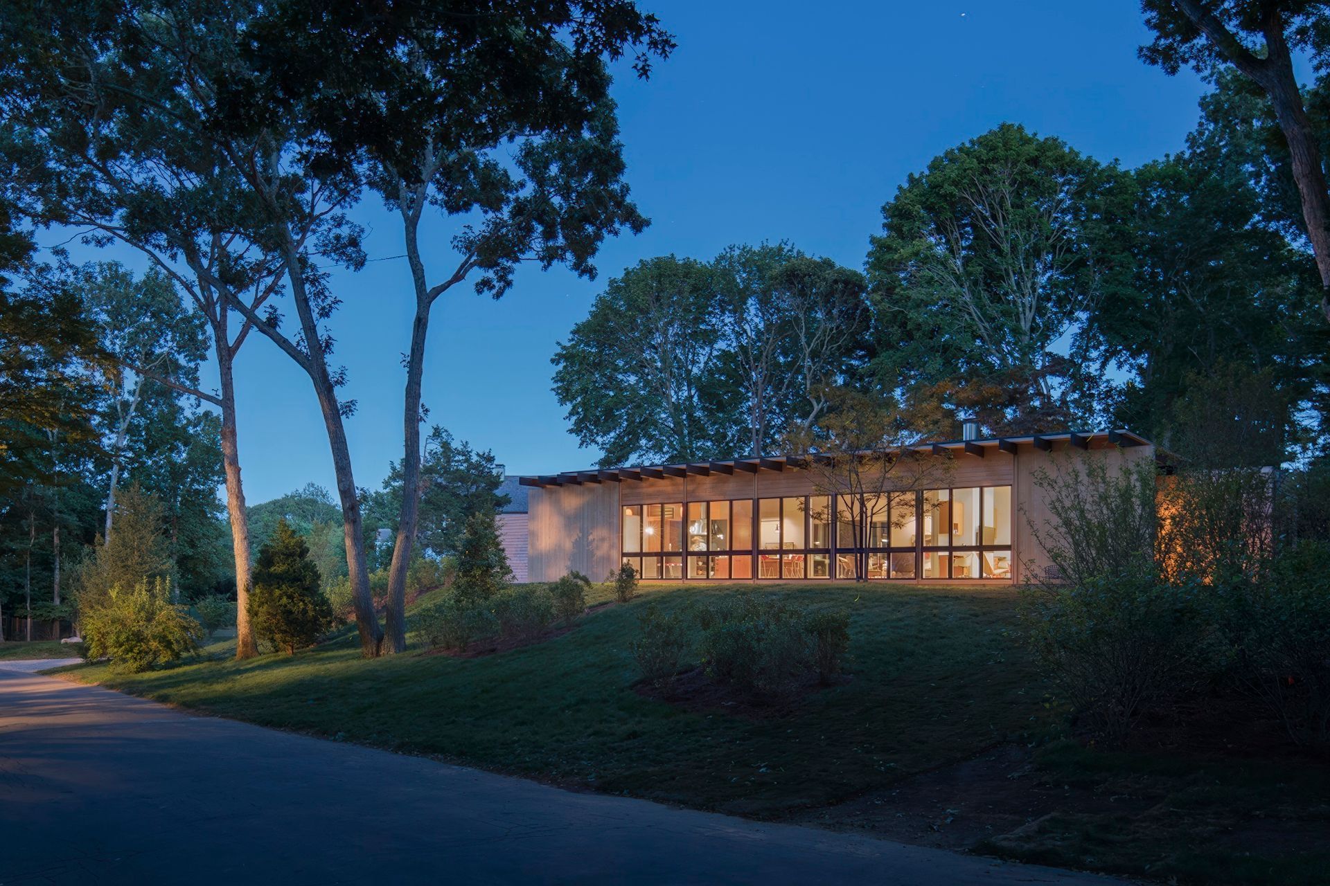 13-redwood-residence-night-01jpg-2.jpeg