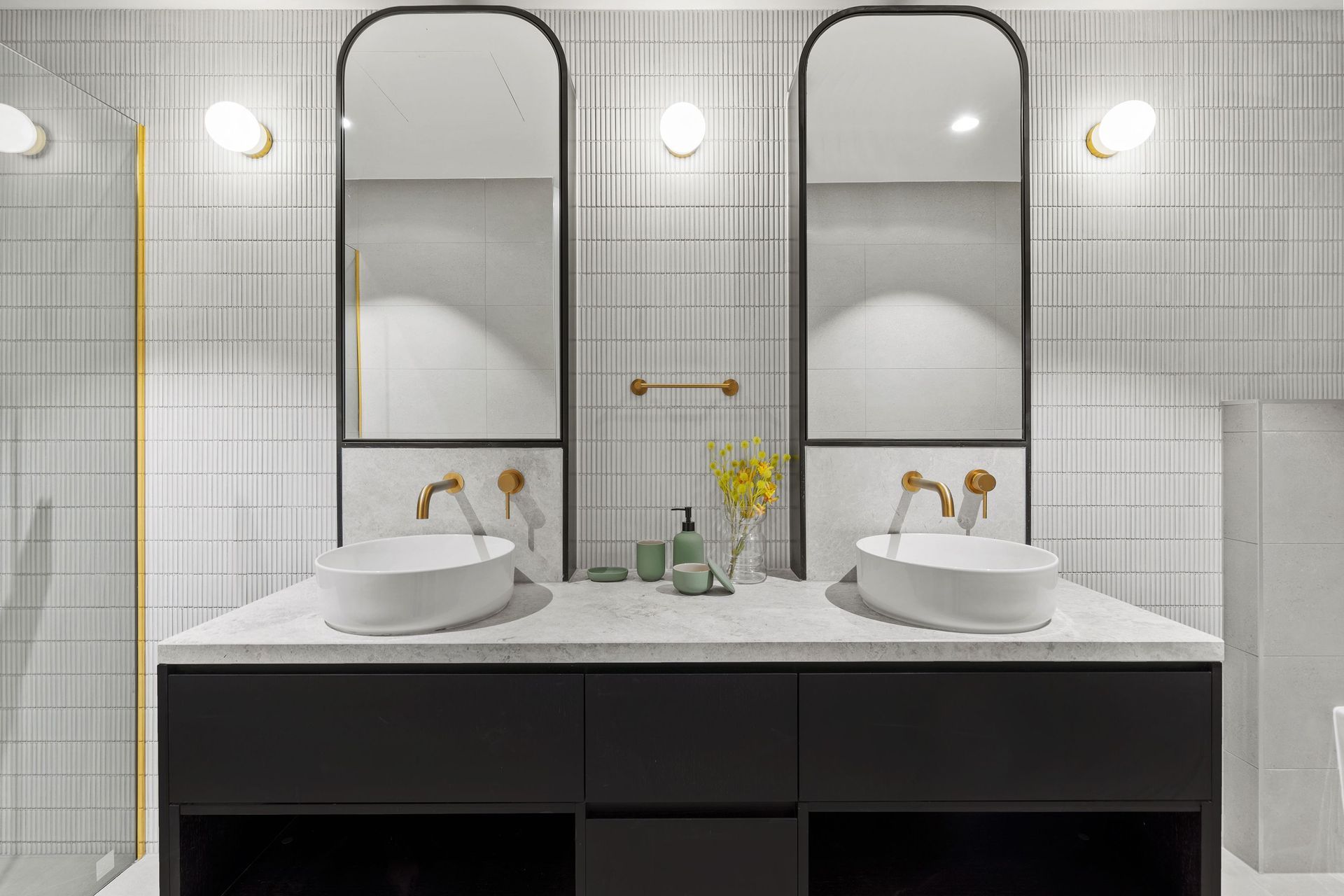18-BATHROOM.JPG