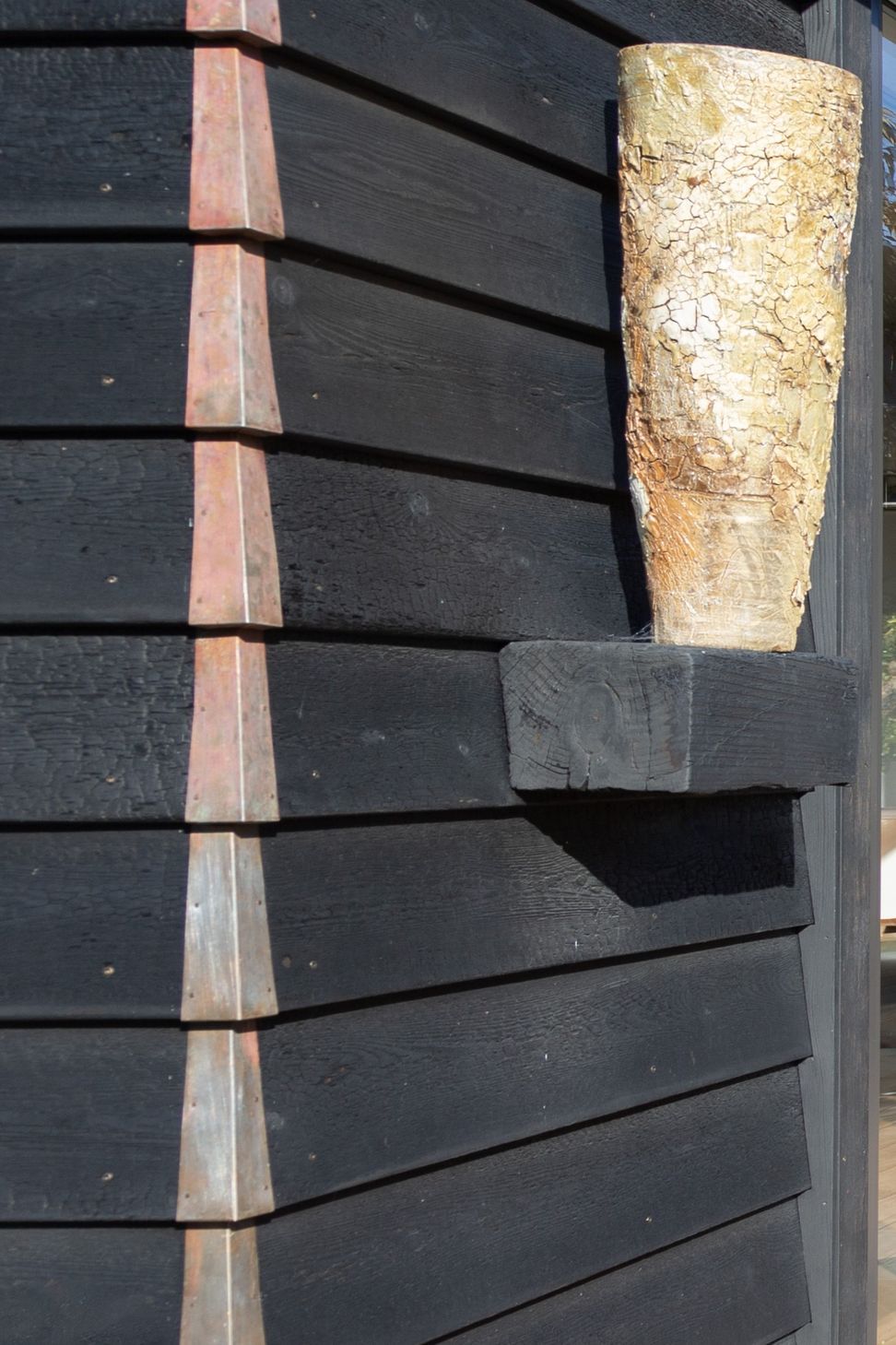 Anagama Fired Clay Pot Light Adorn the Exterior To Compliment the Japanese Exterior