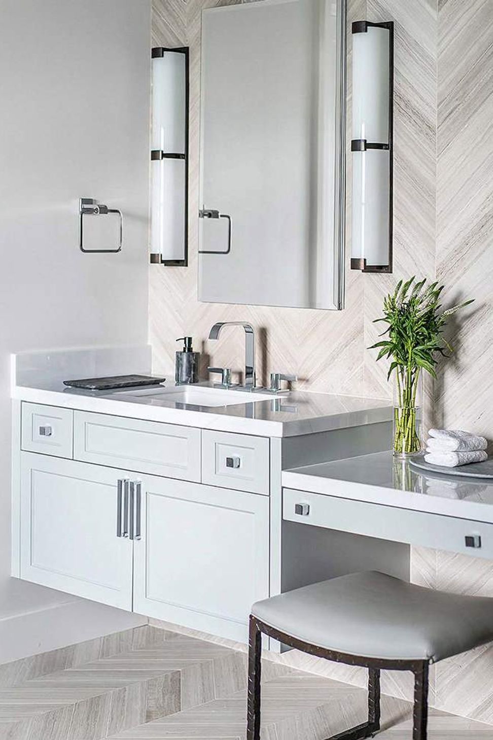 imgi200Master-Bathroom-bathtub-detail-v2.jpg
