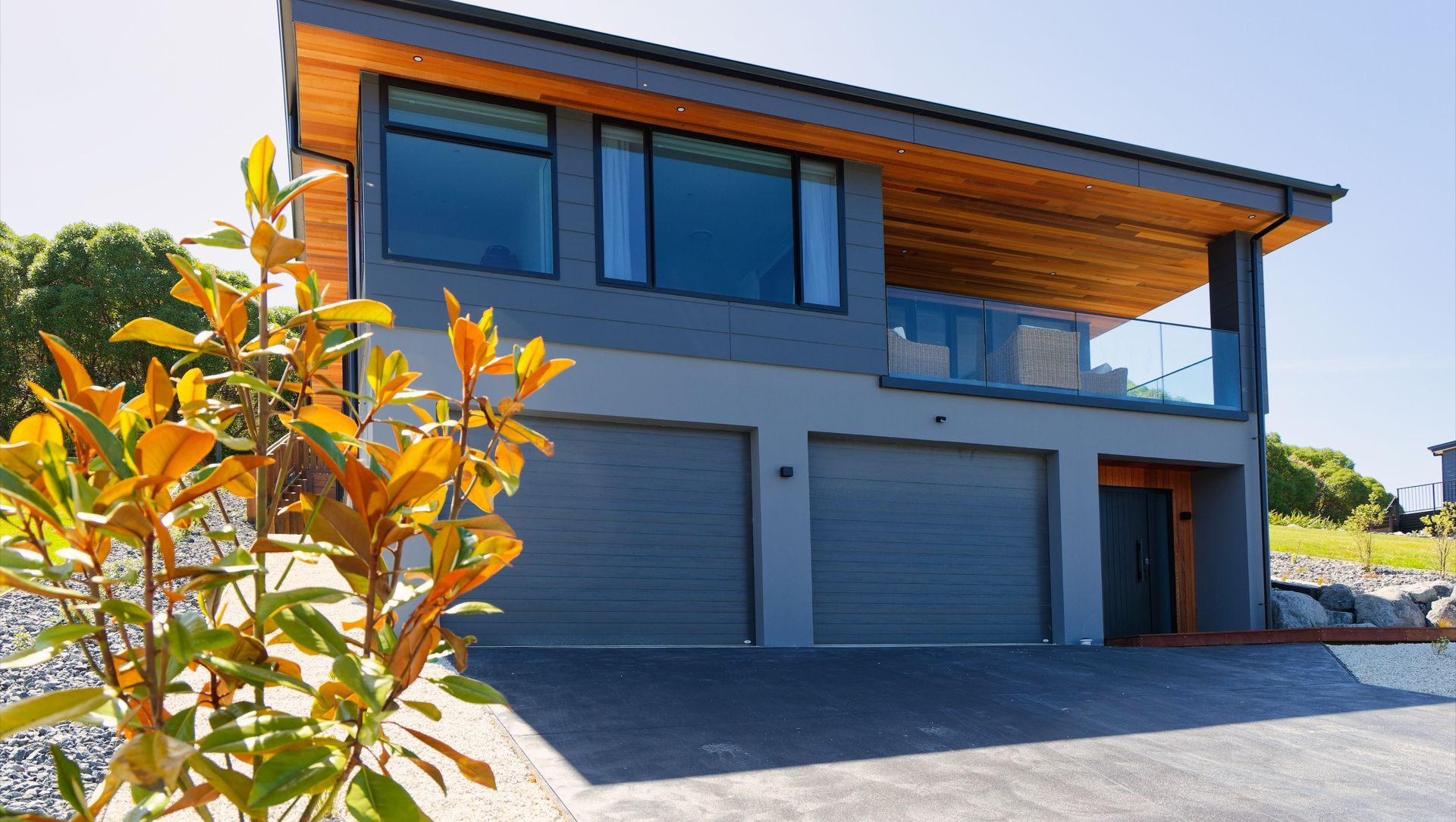 Luxury on the Ridge banner