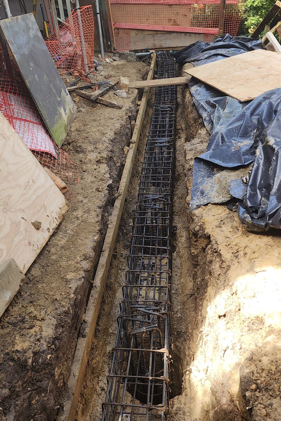 How-to-build-a-Palisade-wall-Auckland.jpg