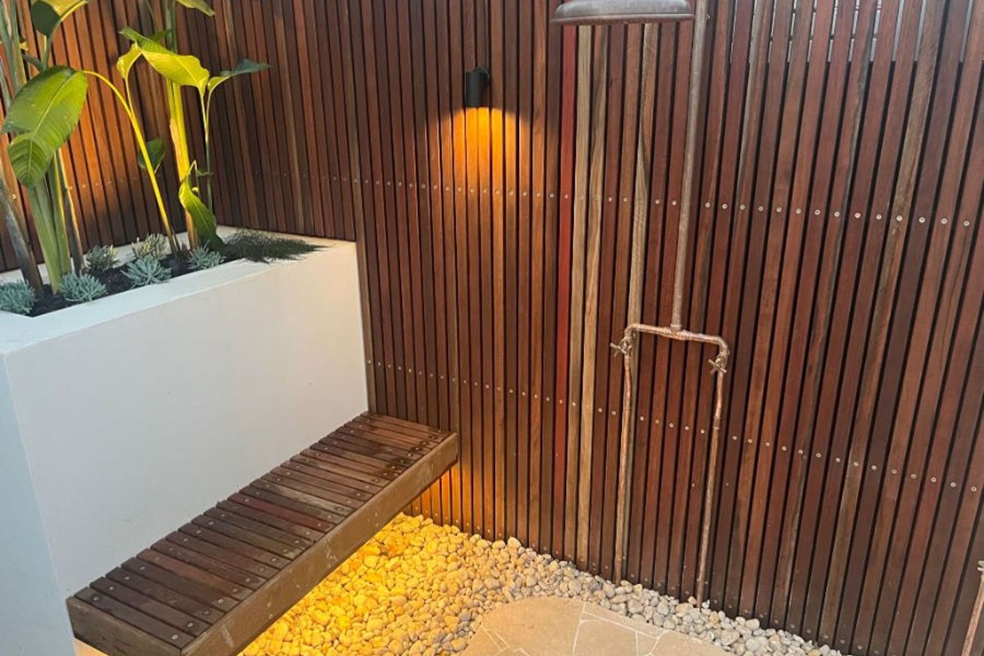 POOLSIDE SHOWER
