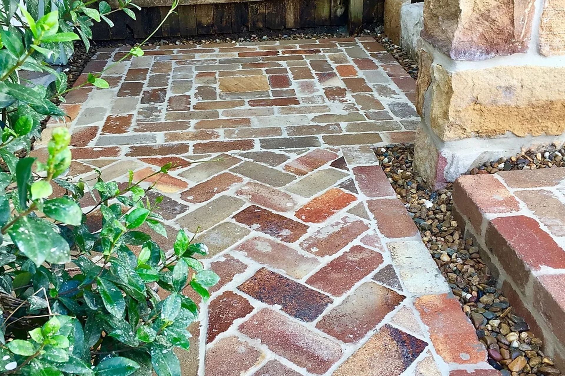 STONEMASONRY RECLAIMED BRICKS