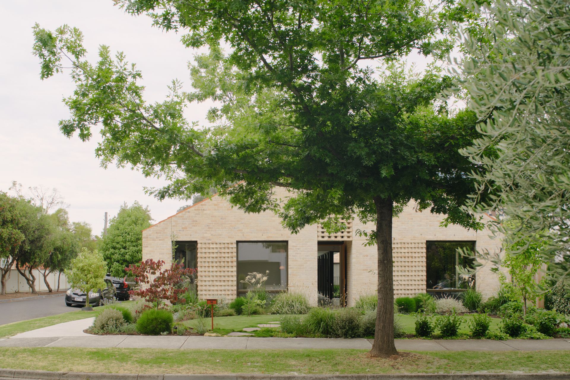 OLAVERHANSLOPE253WEB.jpg