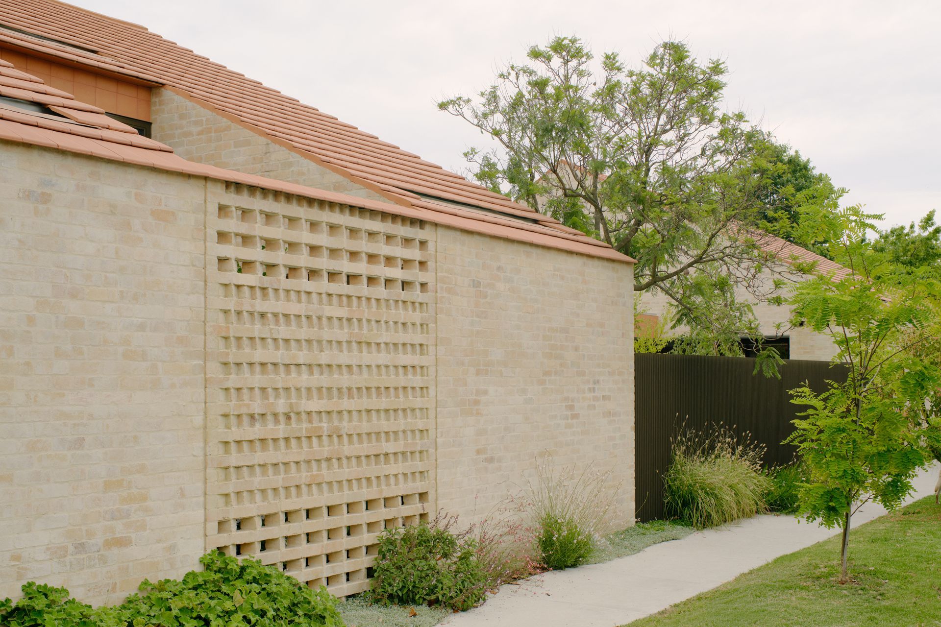 OLAVERHANSLOPE258WEB.jpg