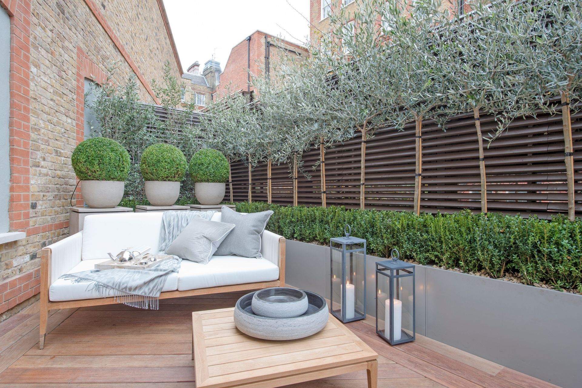 OneAbode-Elegant-City-Courtyard-Garden-Design-04.jpg