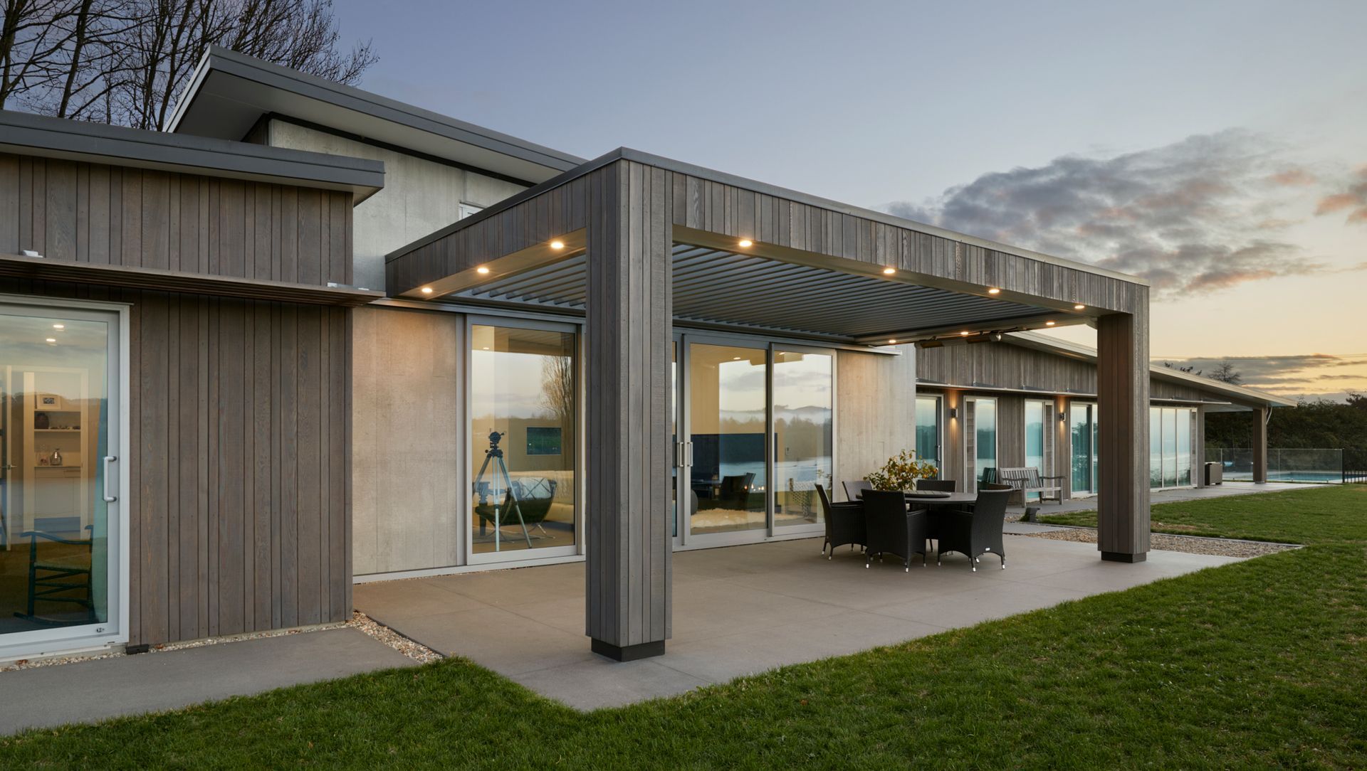 Lake View Louvres banner