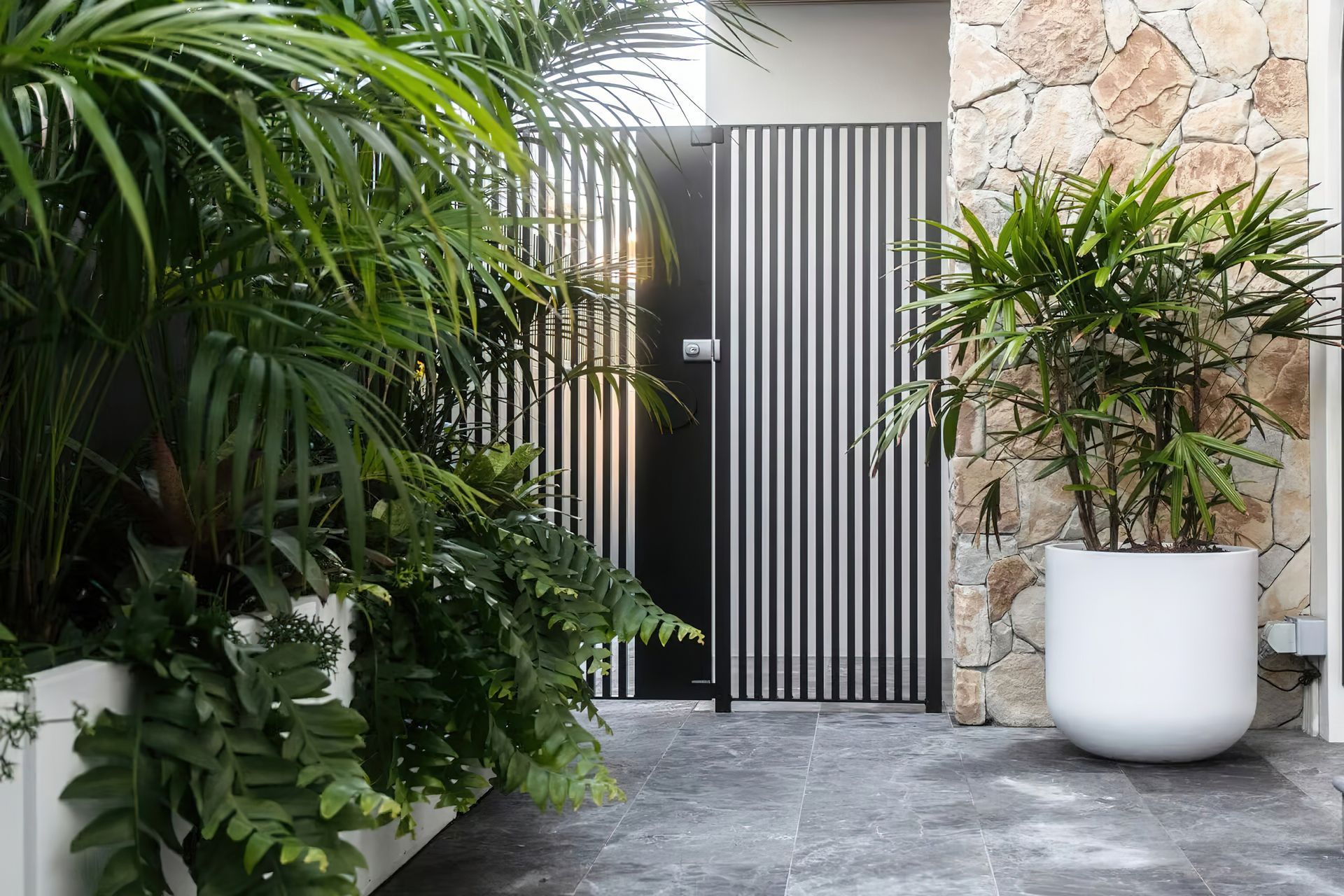 imgi11Small-garden-design-Double-Bay-By-Vogue-Vine-scaled.jpeg