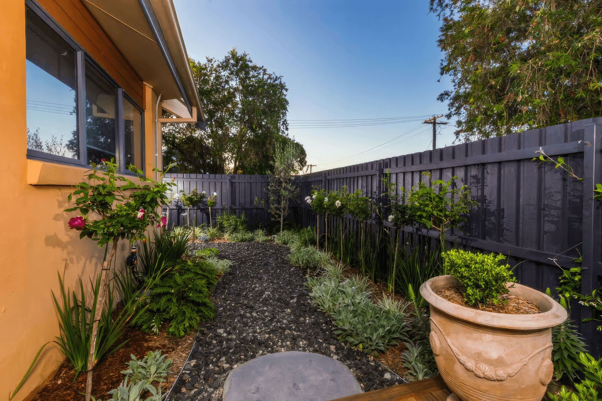 upThe-Junction-Landscape-Design-15-MUD-Landscape-Design-1024x683-fix-standard-scale-200x.png