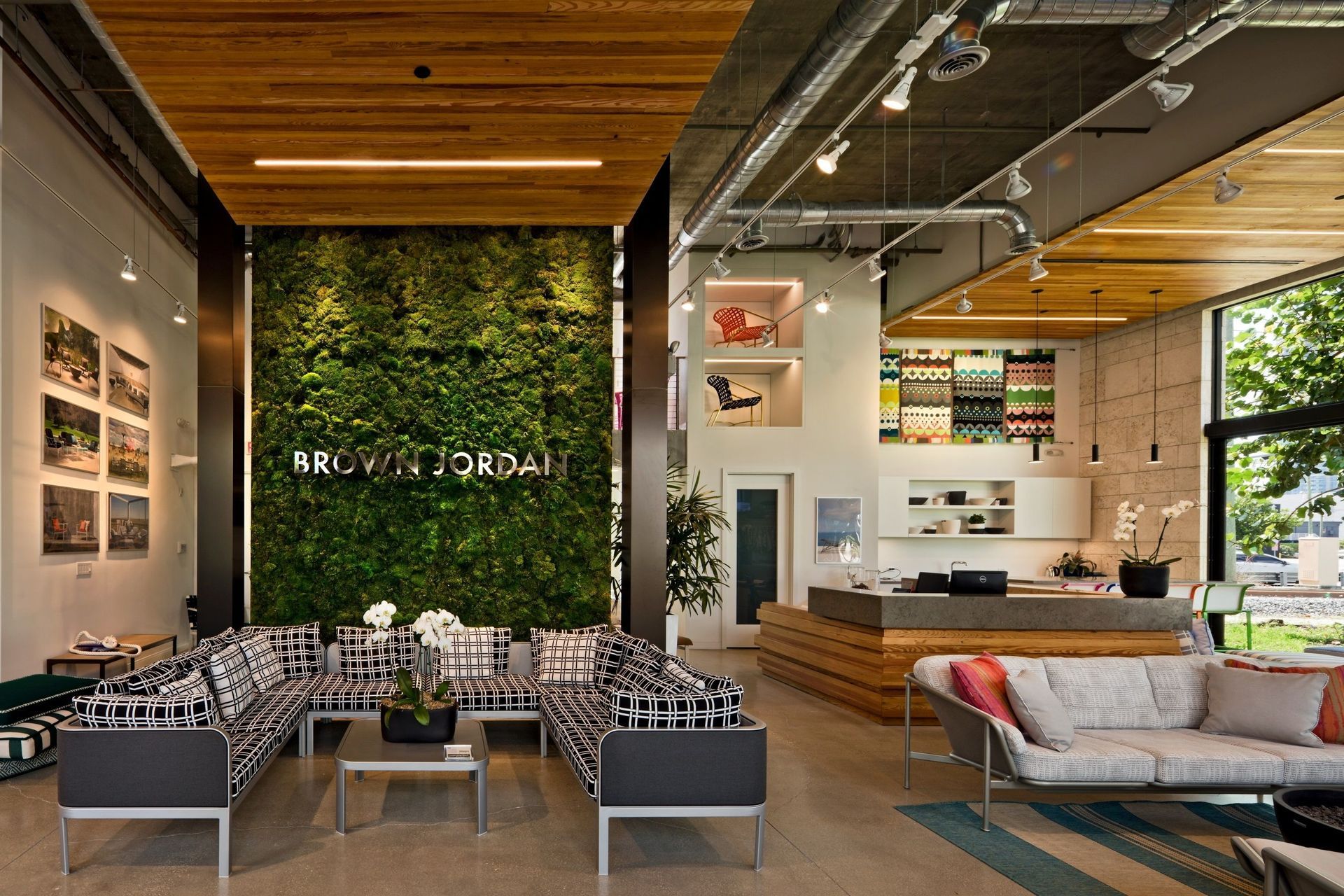 69447d291416e1554b225eb3Brown-Jordan-Interior.jpg