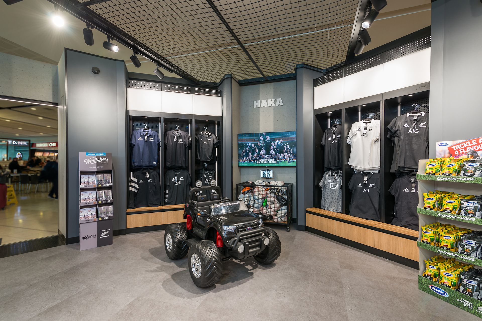 All-Black-Storehalf-res09.jpg