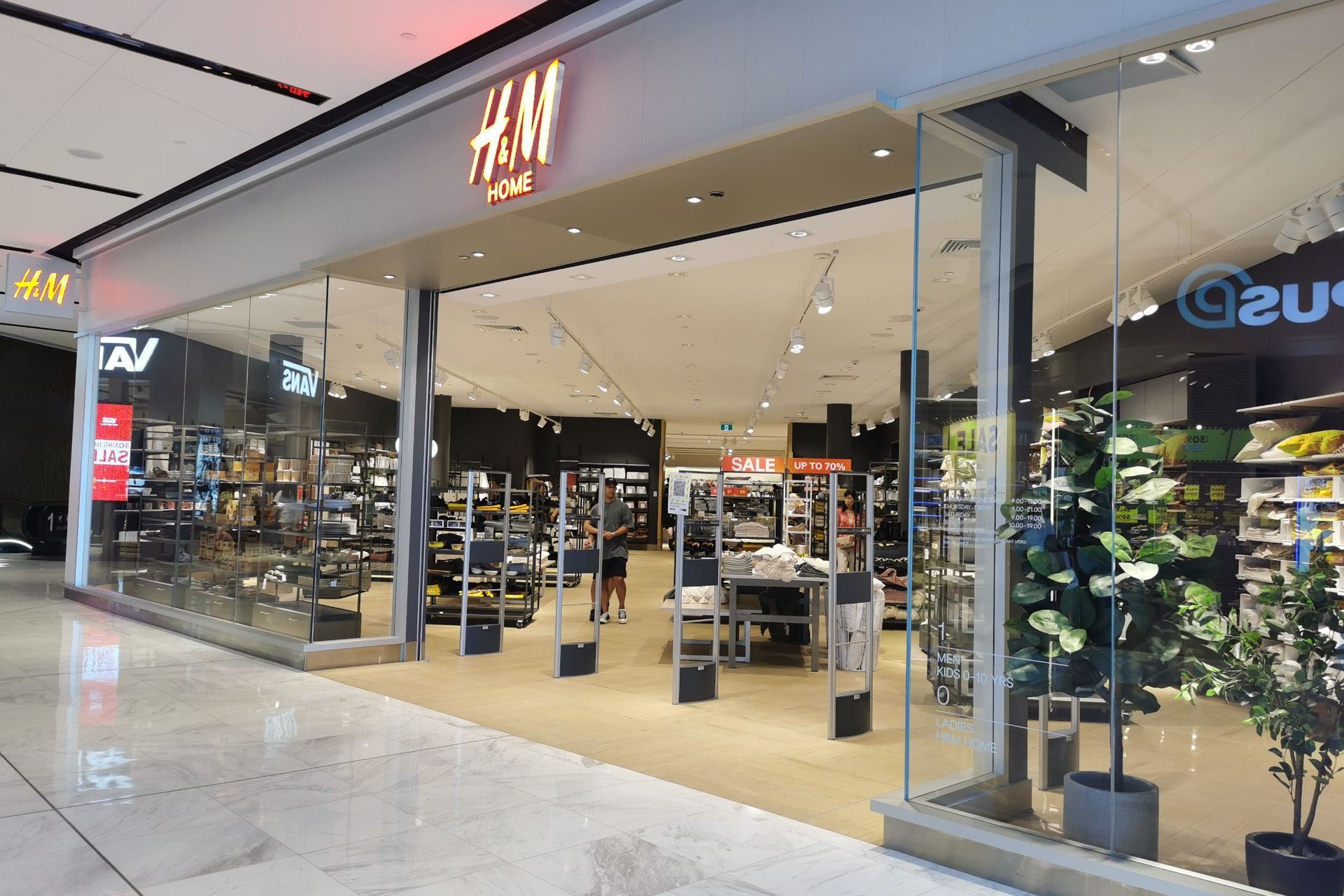 H&amp;M Westfield New Market