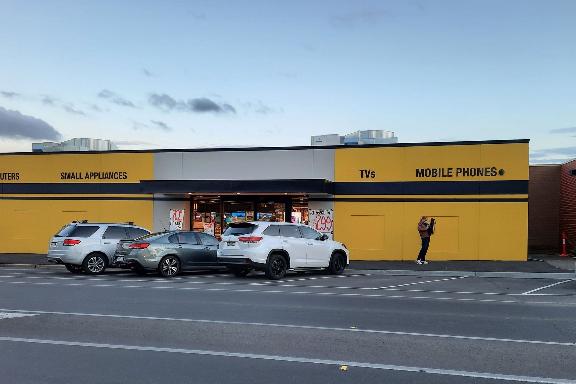 JB HiFi