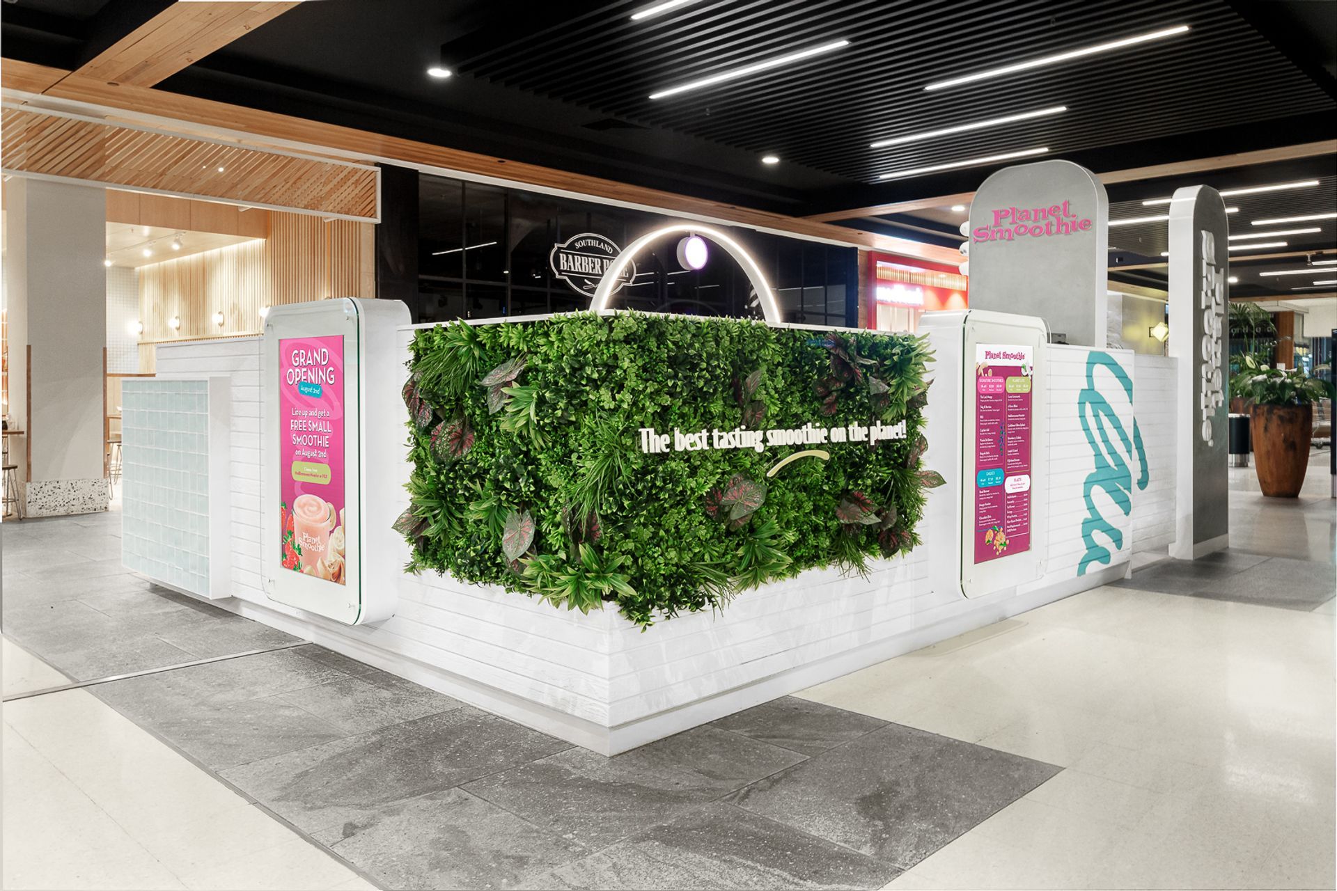 PlanetSmoothieSouthlandShopfittingGreenWallAngle.jpg
