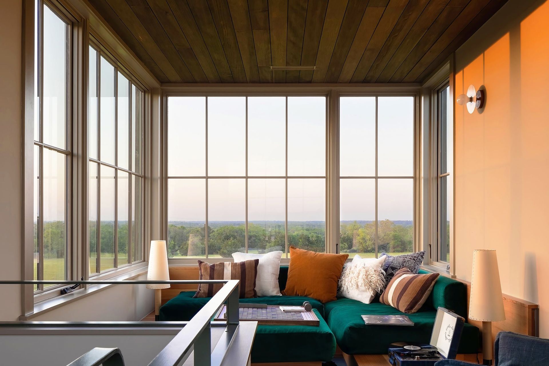 16HomeontheRangeCuppettKilpatrickArchitectureandInteriorDesignwood-plank-ceiling-green-sectional-view.jpg