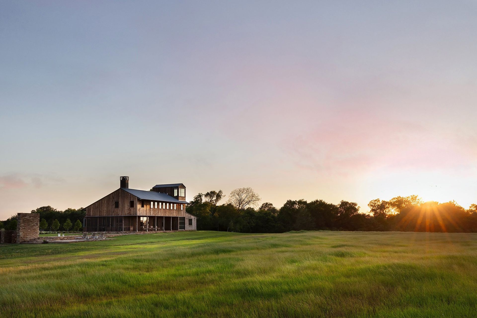 20HomeontheRangeCuppettKilpatrickArchitectureandInteriorDesignranch-house-field-weathered-wood-vernacular.jpg