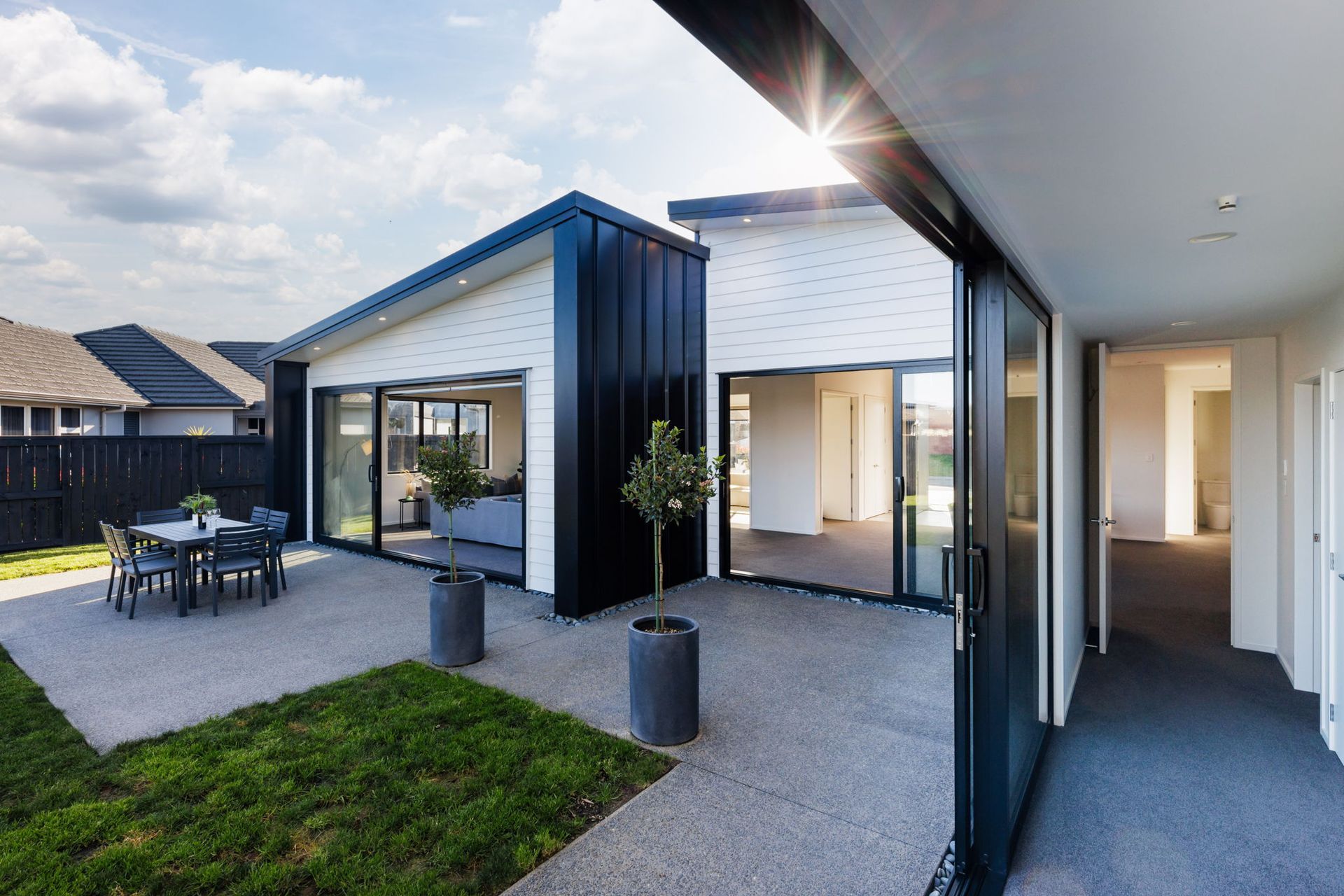 35-web-or-mls-32inHouseAR56562.jpg