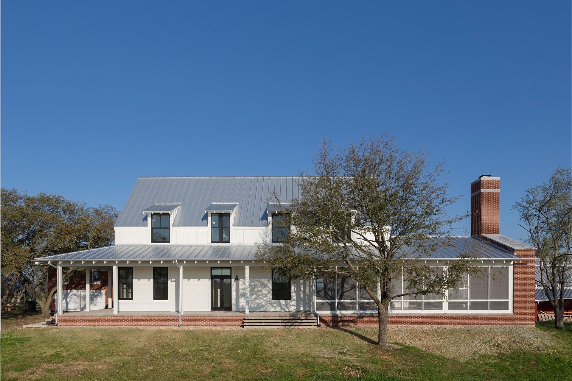 3PendletonFarmCuppettKilpatrickArchitectureandInteriorDesignaustin-tx-classic-farmhouse-dormer-roof-red-brick.jpg