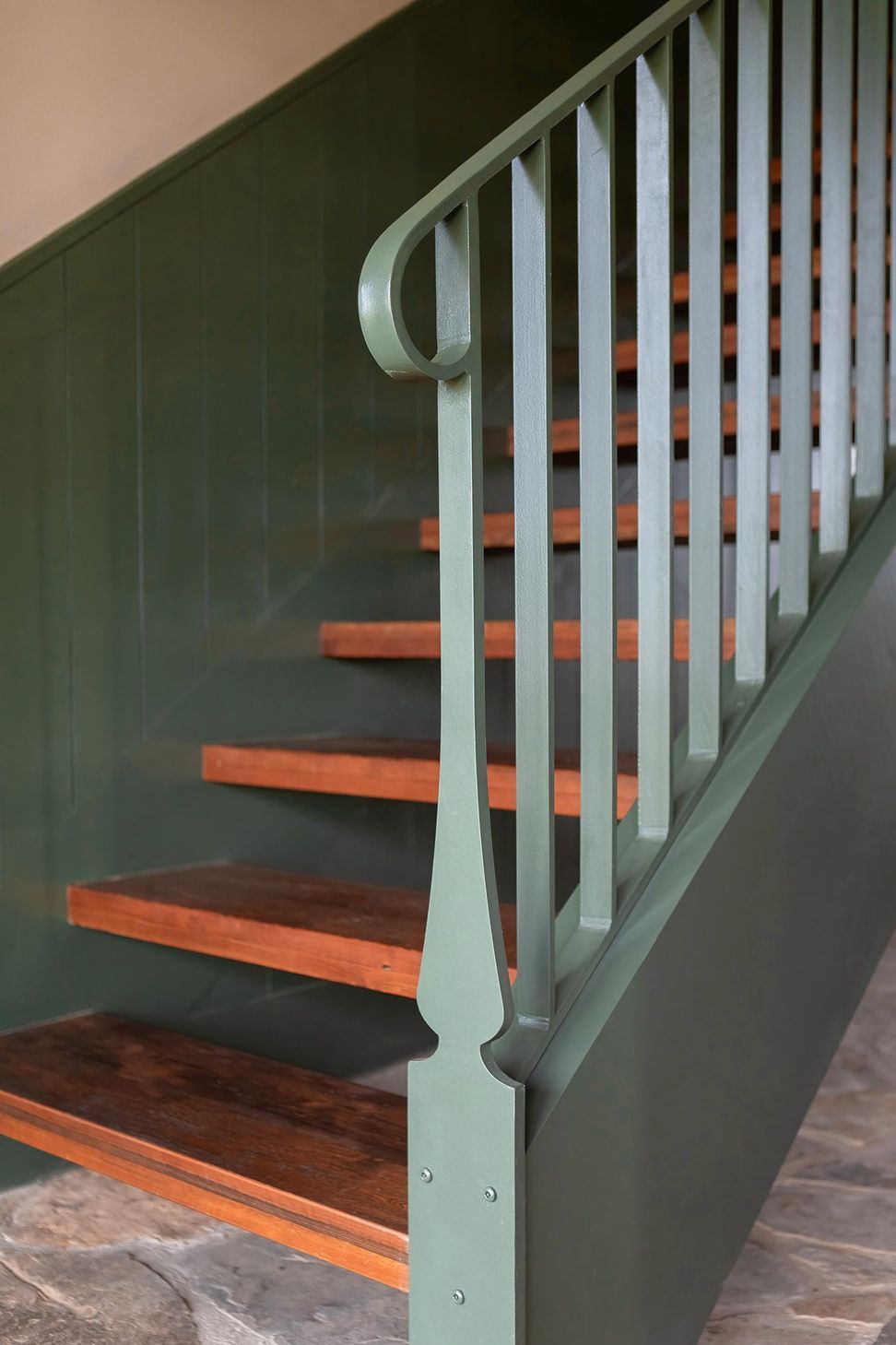 4HomeontheRangeCuppettKilpatrickArchitectureandInteriorDesignwood-treads-olive-staircase-flagstone-flooring.jpg