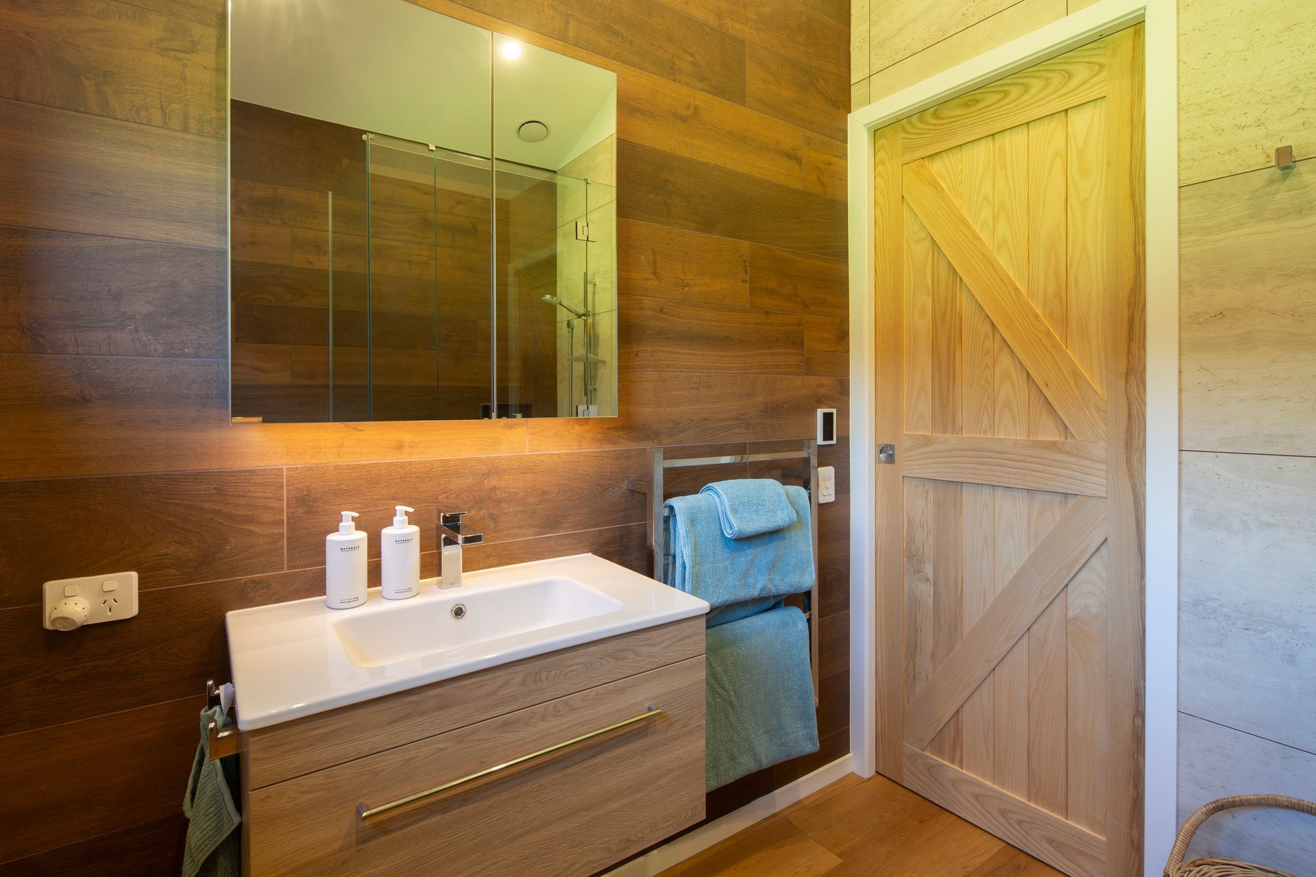 50McLeanRoadGarstonguesthouse014.jpg