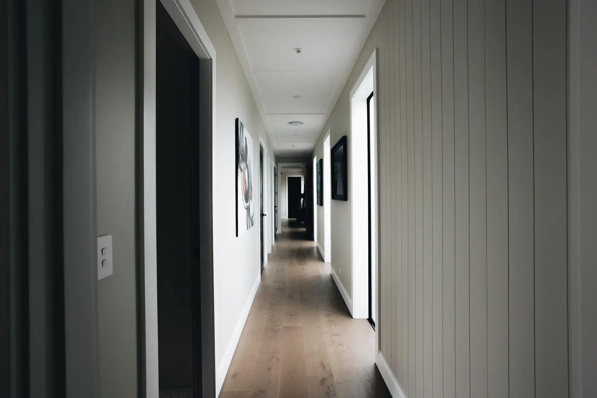 68952d24959cbad7a4d5112dNew-York-Street-Rich-Brown-Wooden-Flooring-93.webp