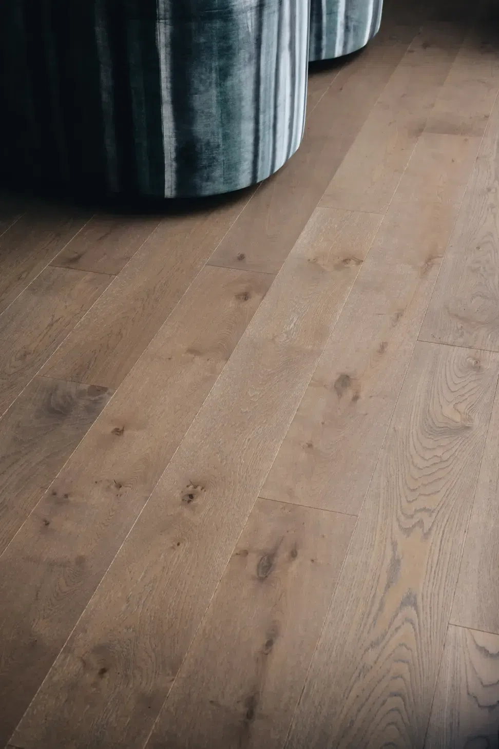 68952df270efa2d0833acd1eNew-York-Street-Rich-Brown-Wooden-Flooring-29-p-2000.webp
