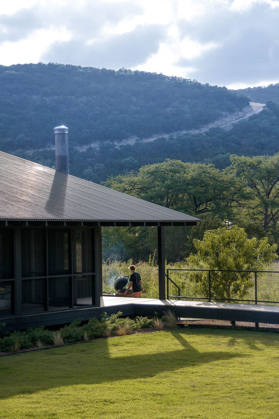7CampFrioCuppettKilpatrickArchitectureandInteriorDesignhill-country-cabin-screened-porch-outdoor-cooking.jpg