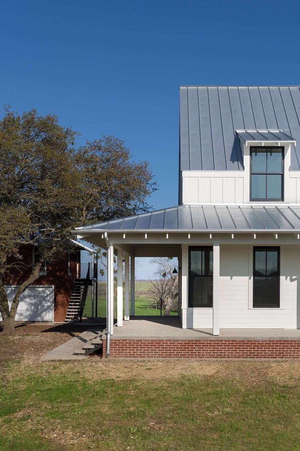 8PendletonFarmCuppettKilpatrickArchitectureandInteriorDesignaustin-tx-farmhouse-covered-porch-dormer-window.jpg