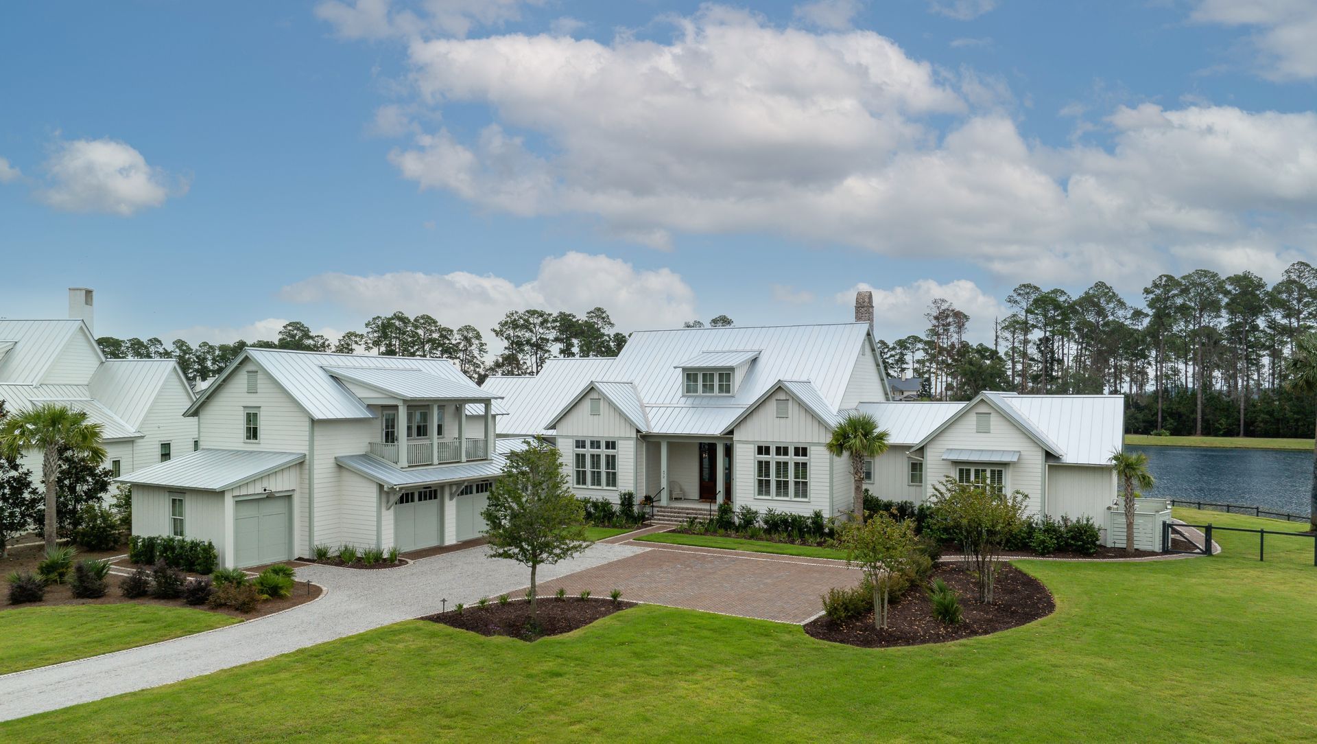 Lakeside Luxury banner
