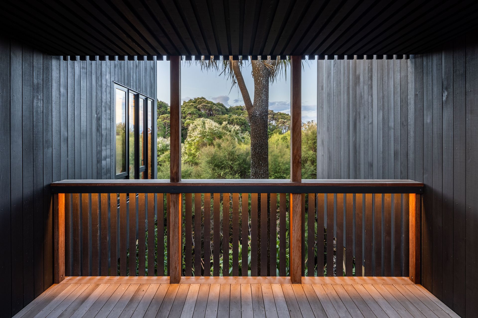 Glenmorven-Studioscovered-porchPaul-McCredie2.jpg