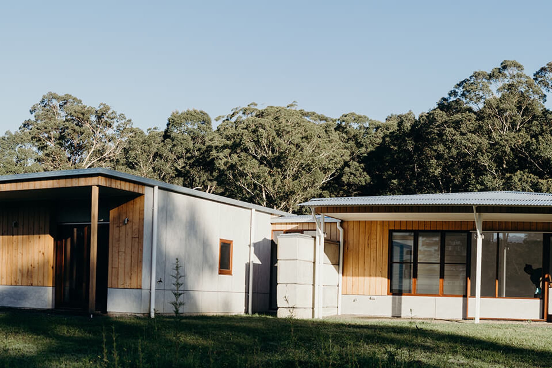 DOORALONG HOUSE