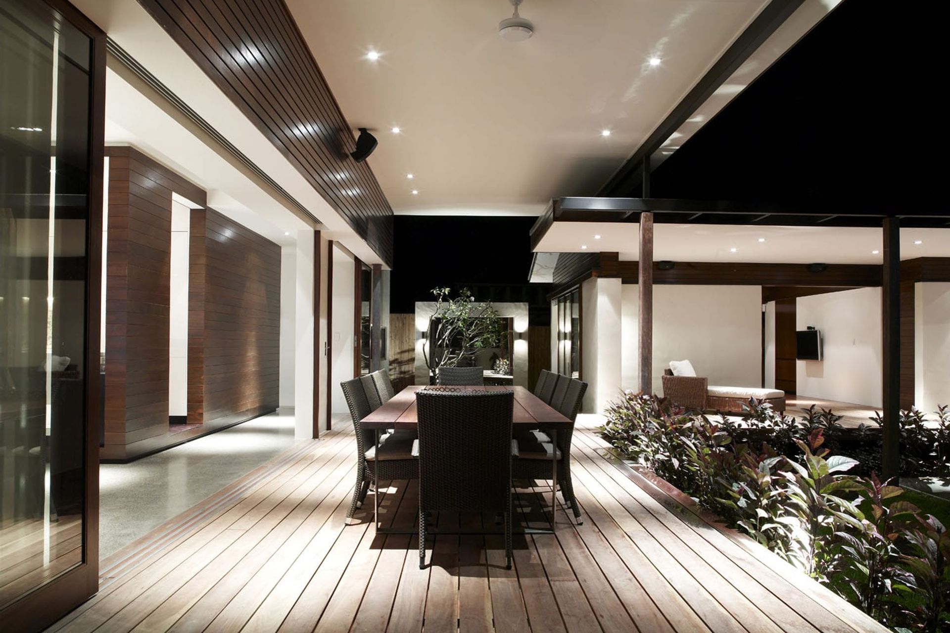 Six, Port Douglas