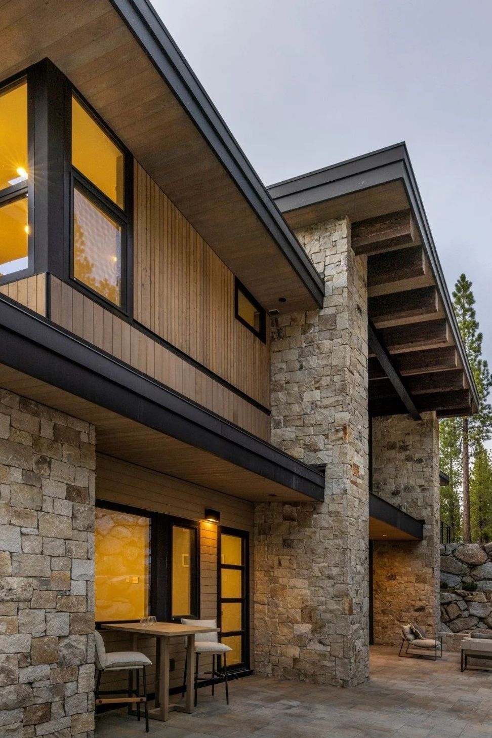 imgi395-Martis-Camp-Realty-Home-651-hottub.jpg