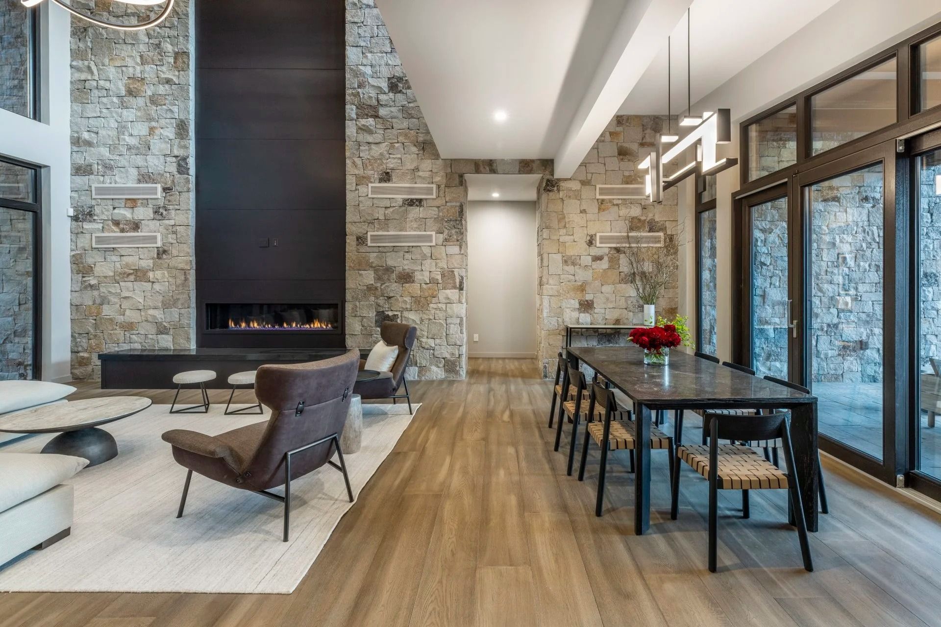 imgi5011-Martis-Camp-Realty-Home-651-dining.jpg
