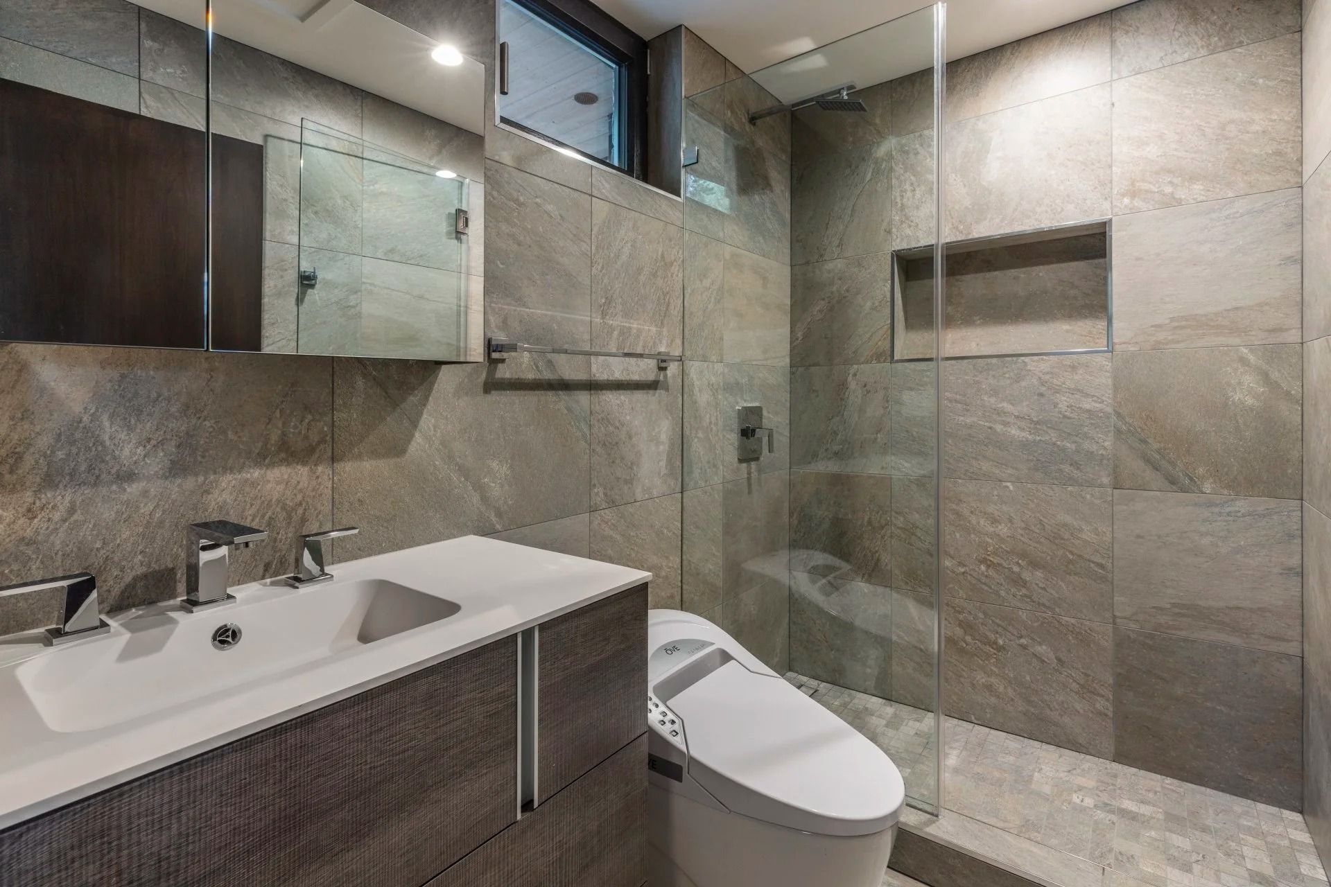 imgi6221-Martis-Camp-Realty-Home-651-bathroom-2.jpg